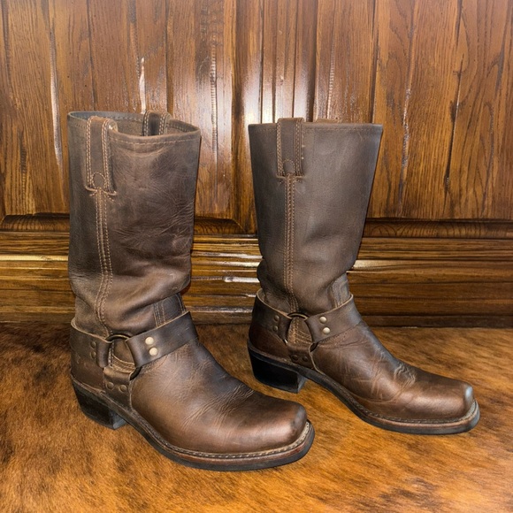**SOLD** Frye Moto Boots WORN ONCE Size 8 - Picture 3 of 6